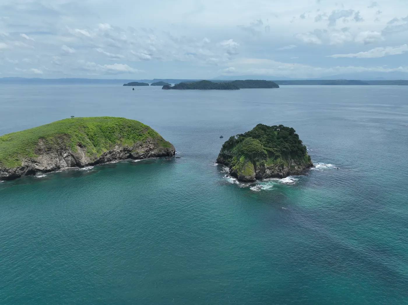 Gulf of Papagayo Volcanic Sea Caves & Reef Snorkeling Boat Tour from Playas del Coco — Playas del Coco